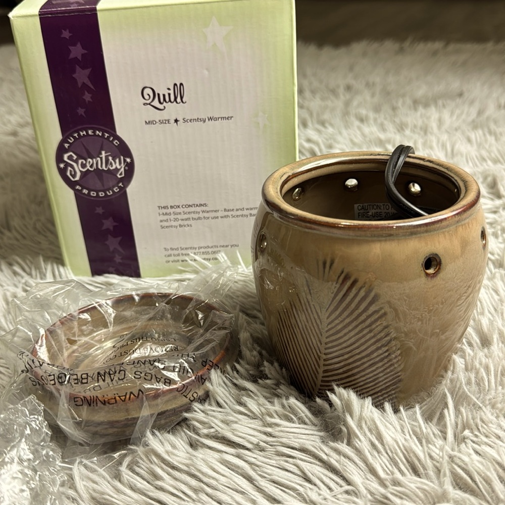 NWT scentsy brown quill feather mid sized wax warmer